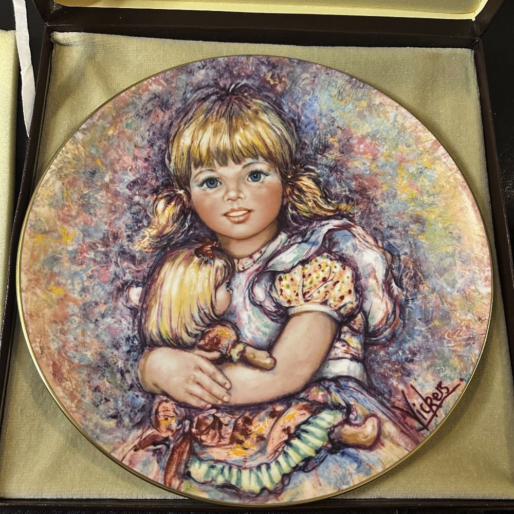 1980s Collectible Plate limited edition #4471 .E of 24000 By Mary Vickers